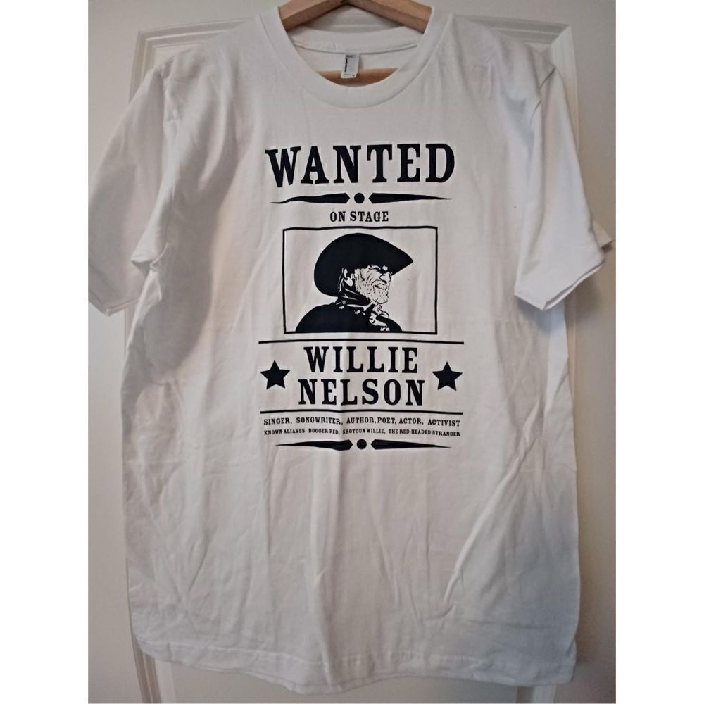 Willie Nelson Wanted Men's T-shirt size Medium